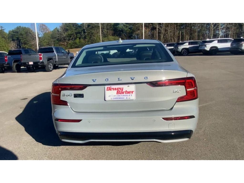 2024 Volvo S60 Core Dark Theme