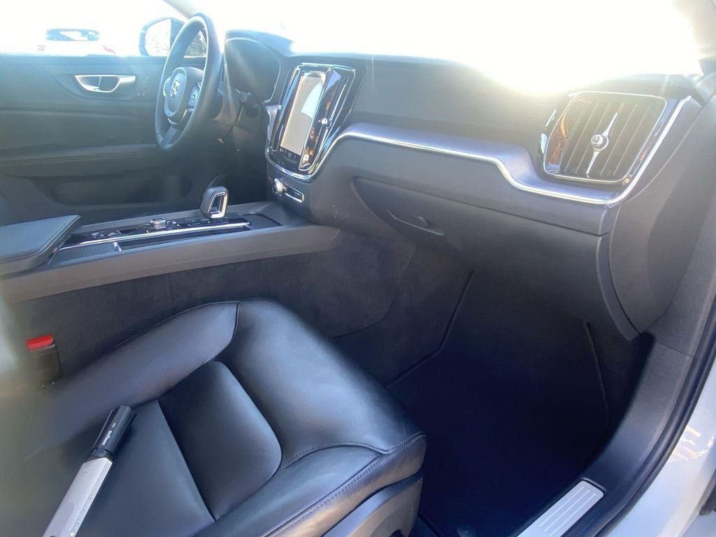 2024 Volvo S60 Core Dark Theme