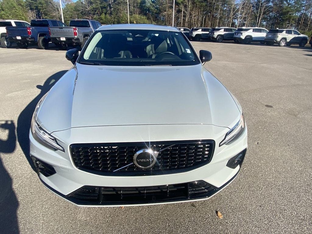 2024 Volvo S60 Core Dark Theme