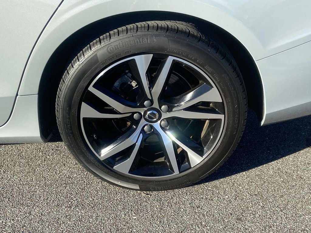 2024 Volvo S60 Core Dark Theme