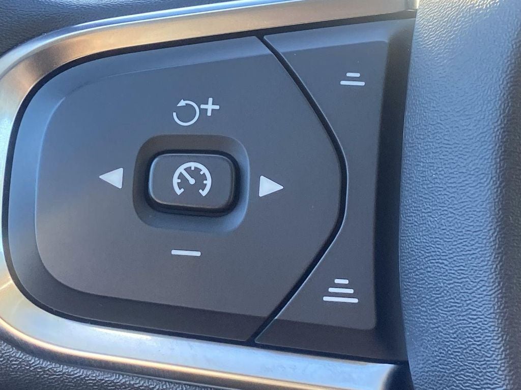 2024 Volvo S60 Core Dark Theme