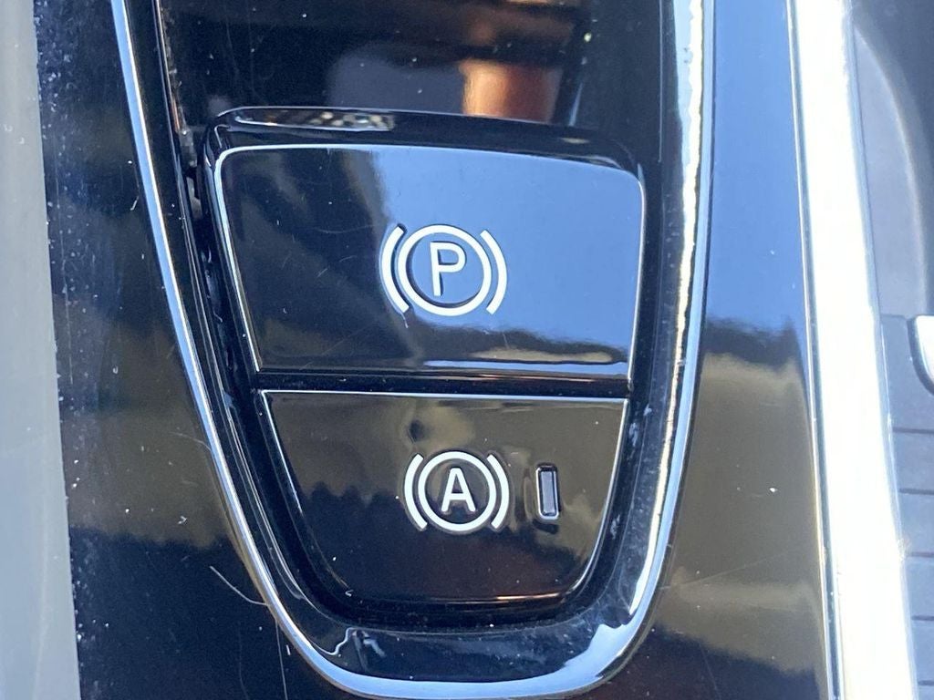 2024 Volvo S60 Core Dark Theme