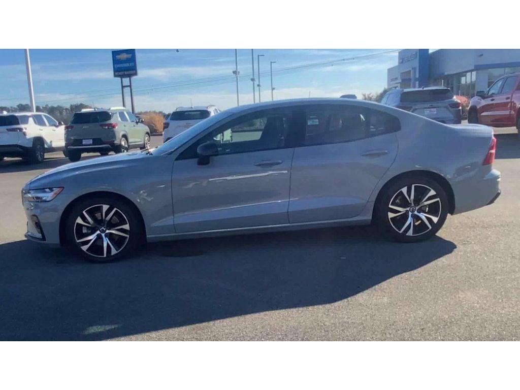 2024 Volvo S60 Core Dark Theme