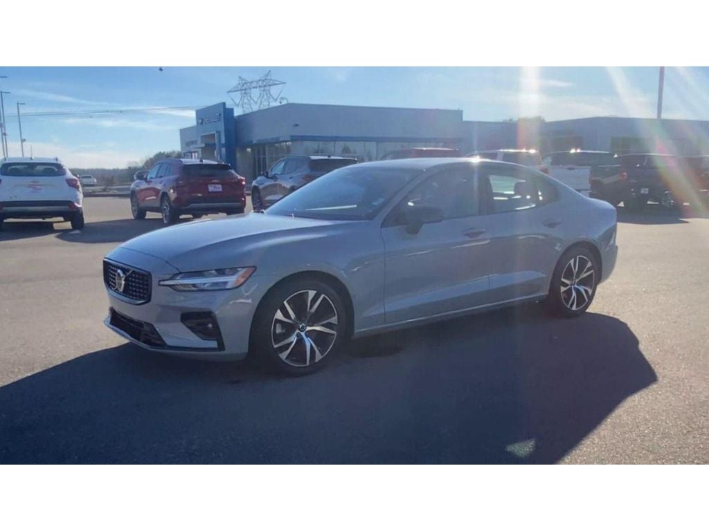 2024 Volvo S60 Core Dark Theme