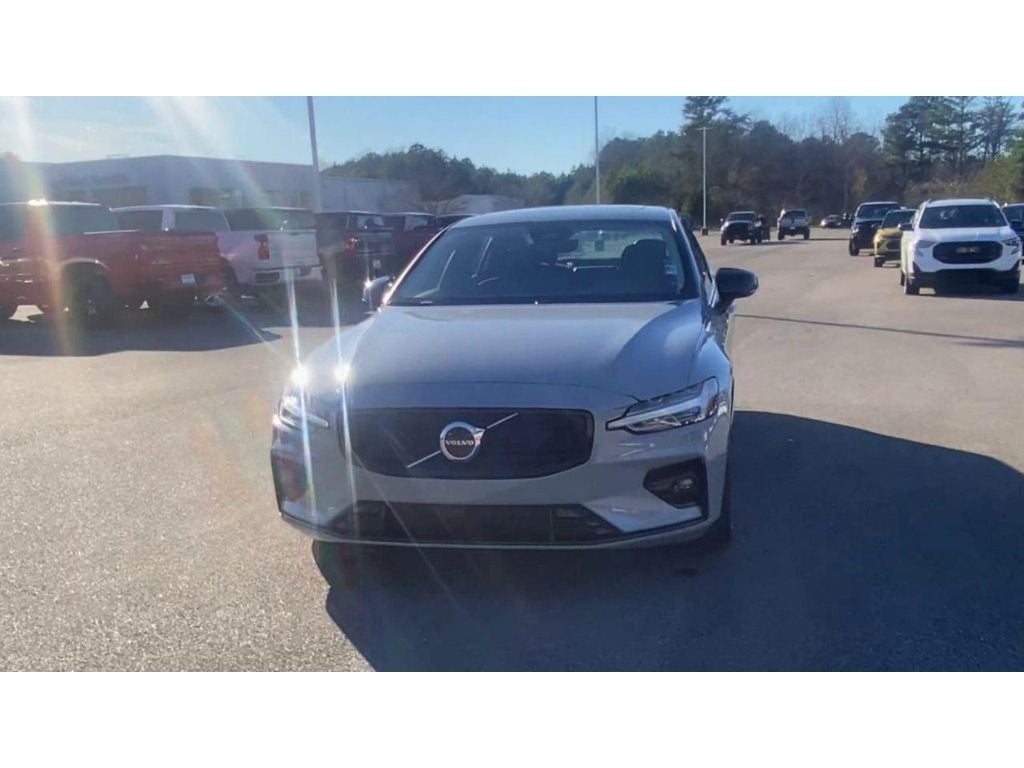 2024 Volvo S60 Core Dark Theme